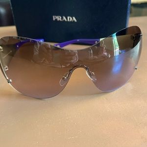 Vintage Versace sunglasses.new in the box